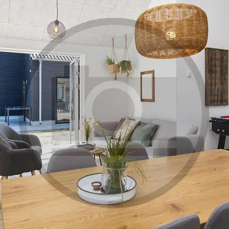 4 Bedroom Awesome In Prázdninový dům